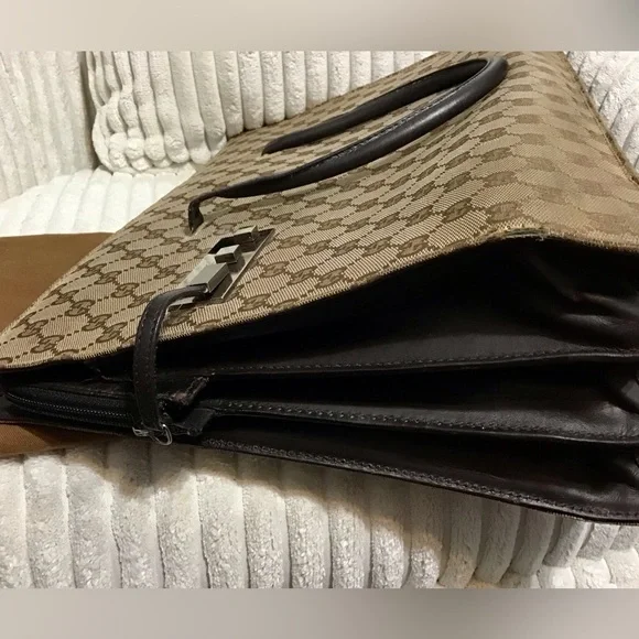 Gucci Bags - Picture 12 of 16